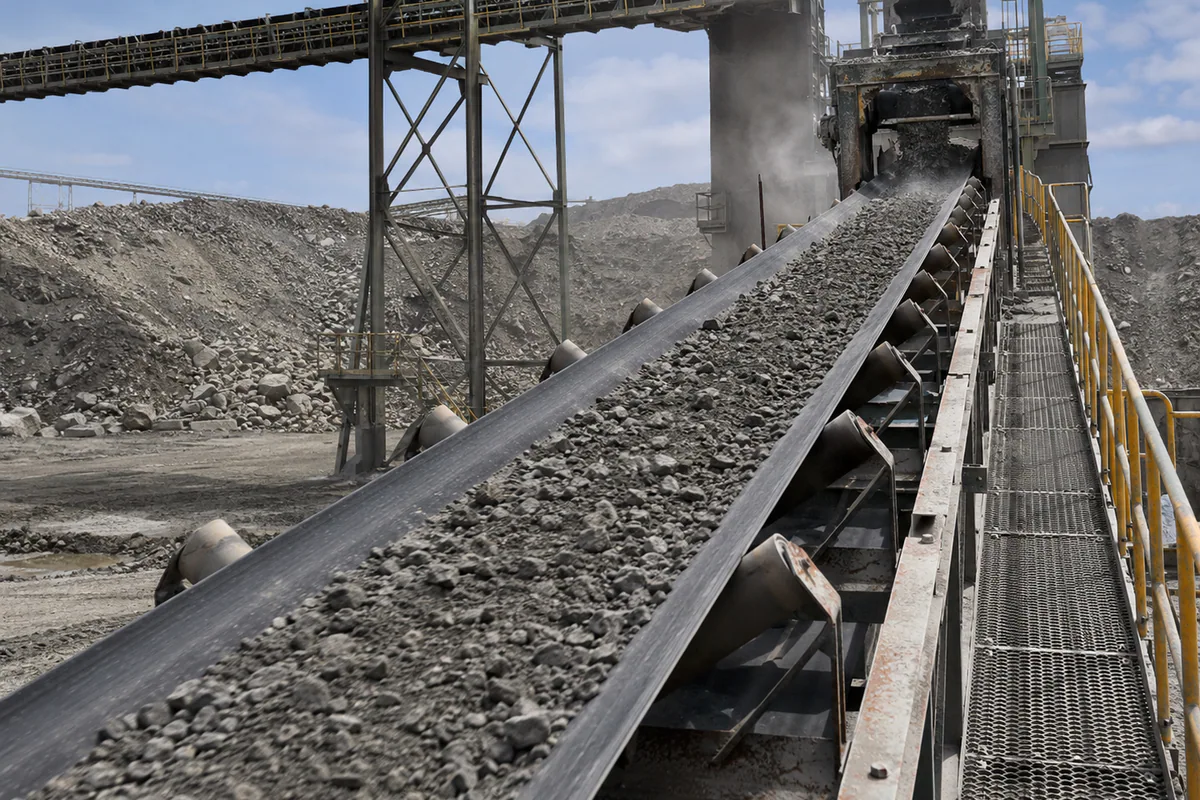 Belt conveyor carrying bulk material at an aggregate site