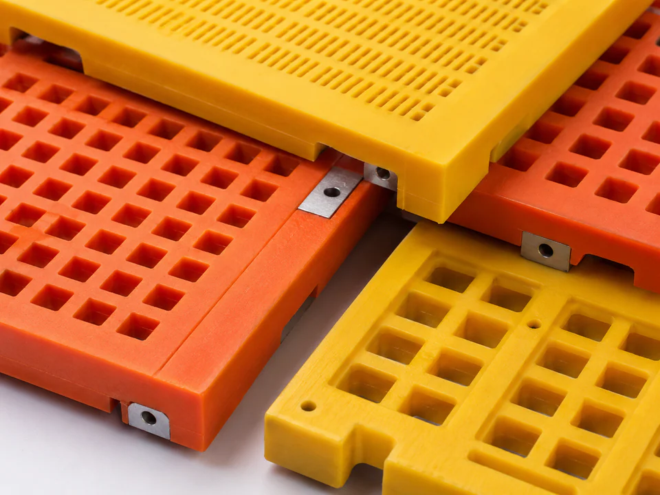 Close view of polyurethane screen panel apertures and edge details