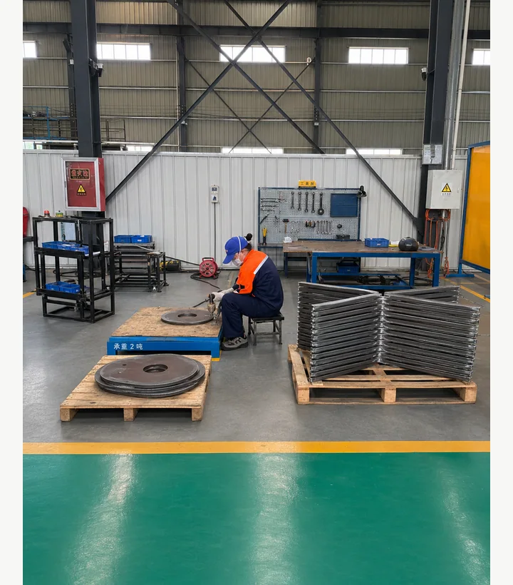Drawing-defined fabricated sheet-metal discs arranged on a pallet